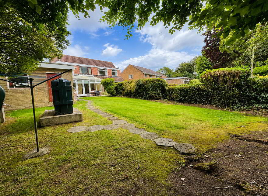 38 Woodview Crescent, Lisburn, BT28 1LF