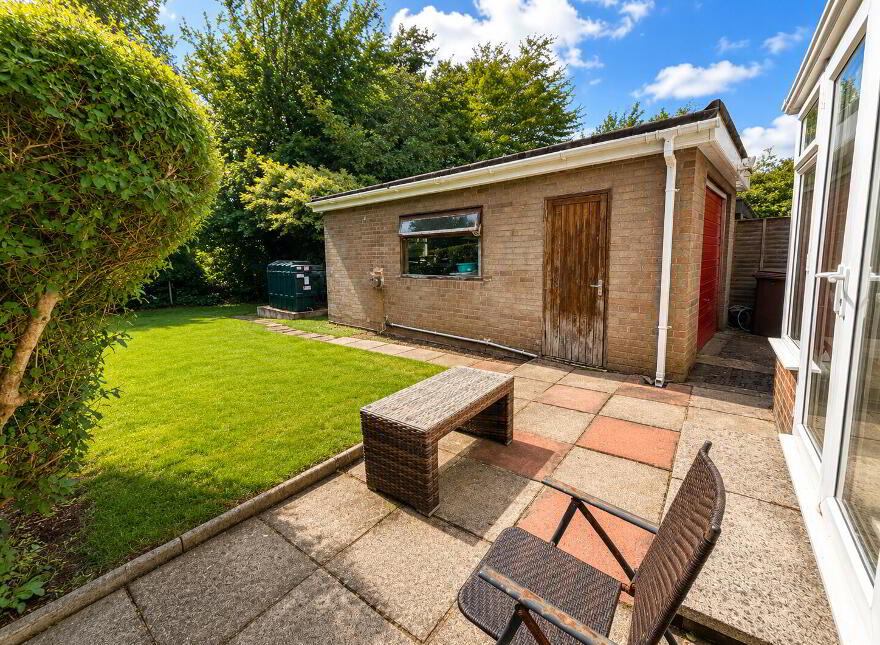 38 Woodview Crescent, Lisburn, BT28 1LF