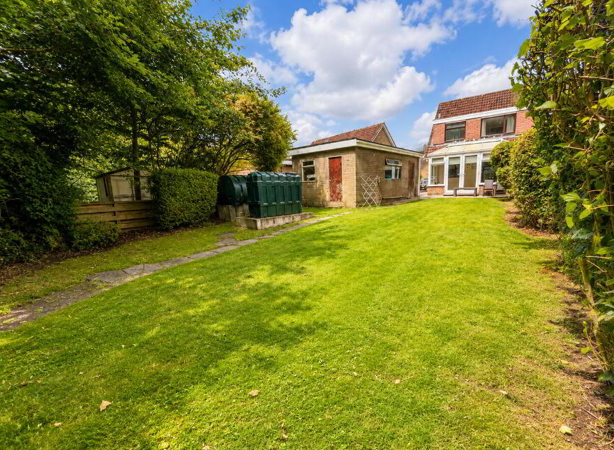 38 Woodview Crescent, Lisburn, BT28 1LF