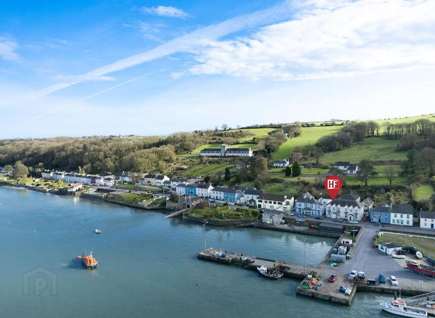 5 Pier View Apartments, Courtmacsherry, P72VH58