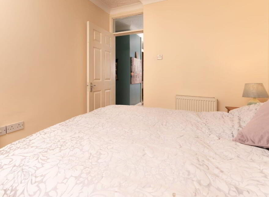 5 Pier View Apartments, Courtmacsherry, P72VH58