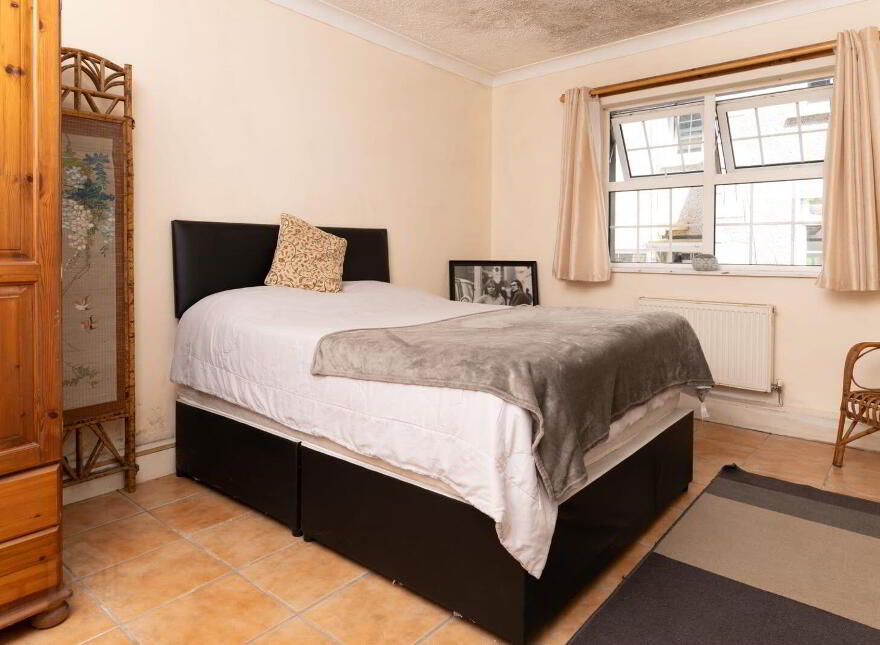 5 Pier View Apartments, Courtmacsherry, P72VH58