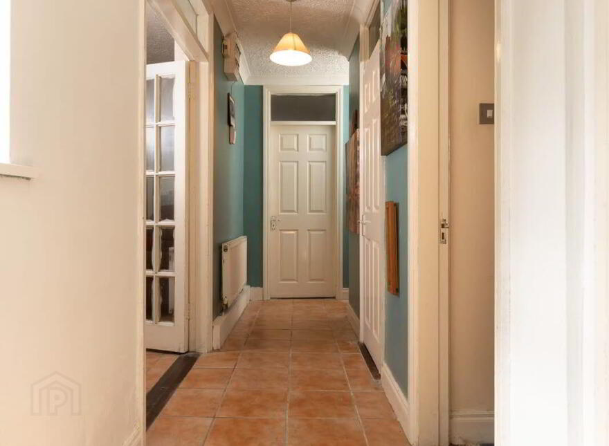 5 Pier View Apartments, Courtmacsherry, P72VH58
