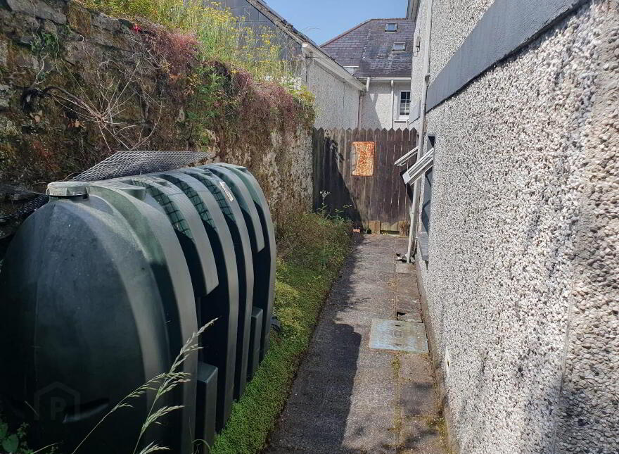 5 Pier View Apartments, Courtmacsherry, P72VH58