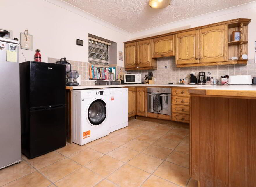 5 Pier View Apartments, Courtmacsherry, P72VH58