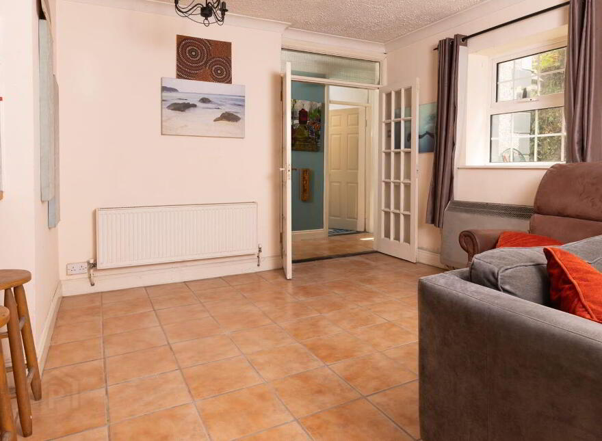 5 Pier View Apartments, Courtmacsherry, P72VH58