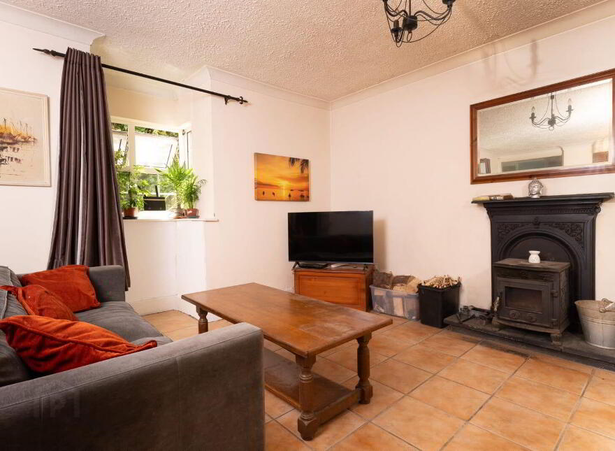 5 Pier View Apartments, Courtmacsherry, P72VH58