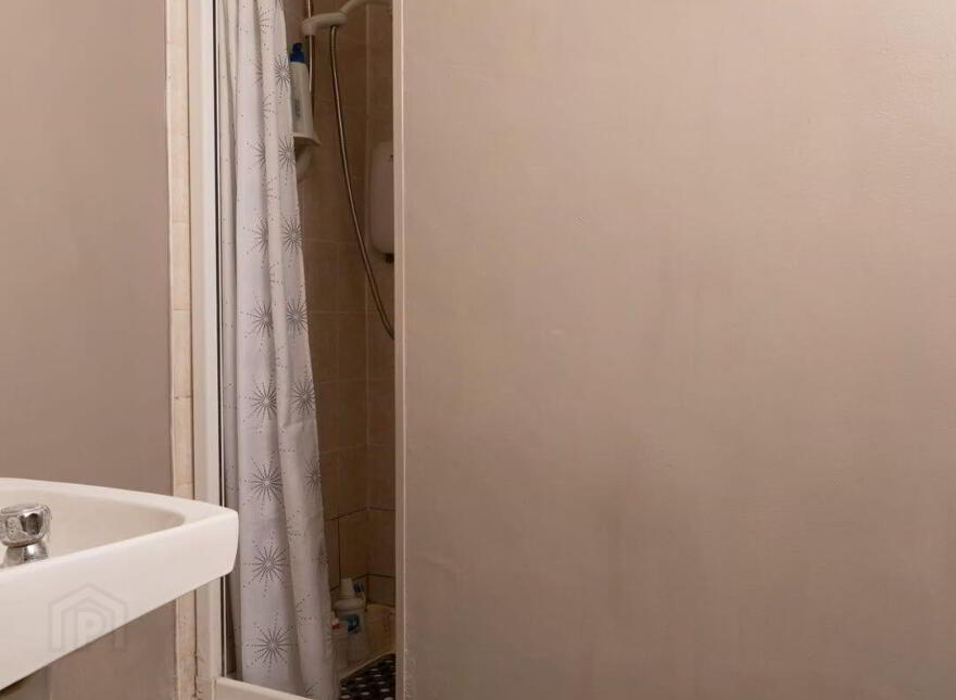 5 Pier View Apartments, Courtmacsherry, P72VH58