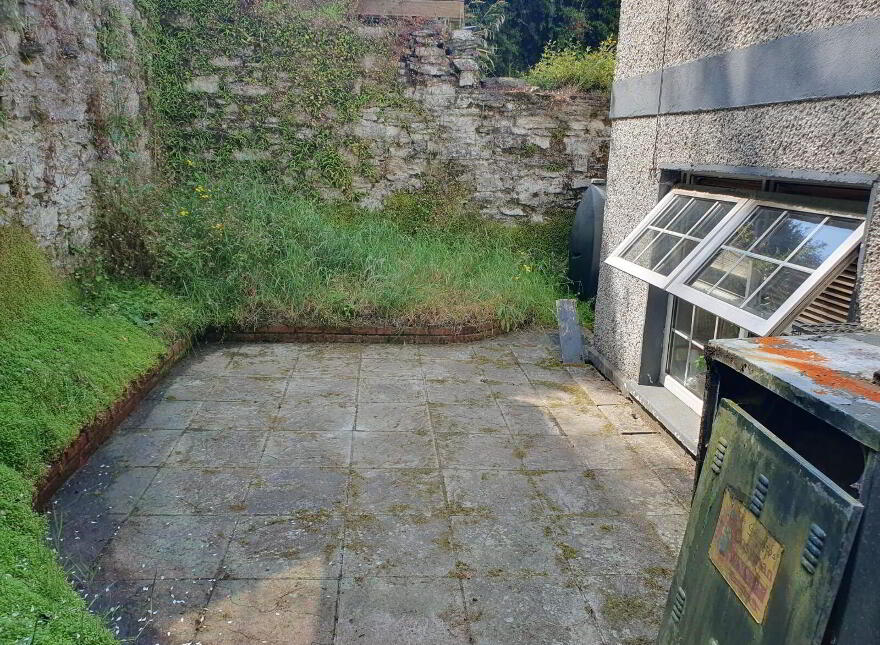 5 Pier View Apartments, Courtmacsherry, P72VH58