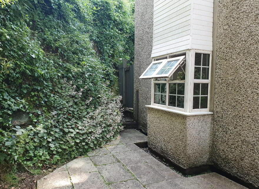 5 Pier View Apartments, Courtmacsherry, P72VH58