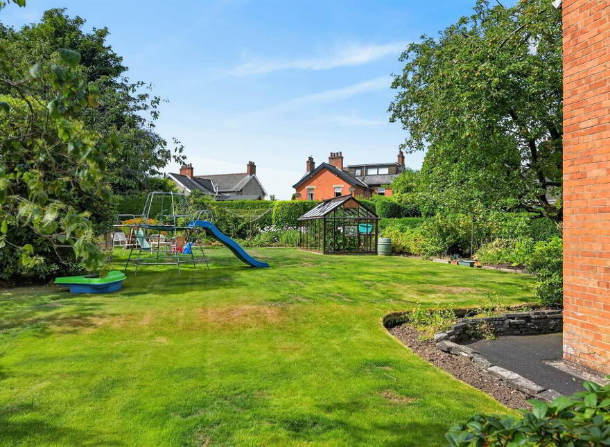 27 The Green, Dunmurry, Belfast, BT17 0QA