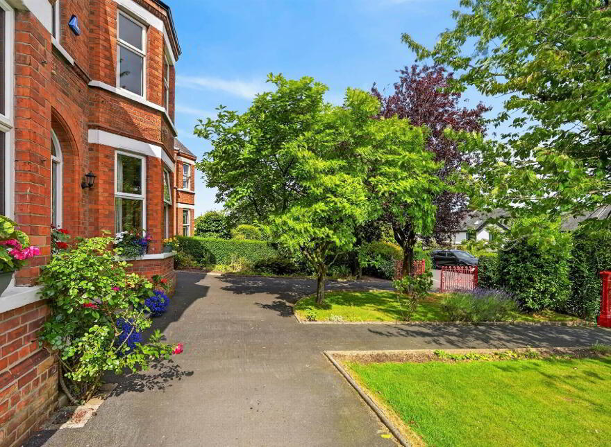 27 The Green, Dunmurry, Belfast, BT17 0QA