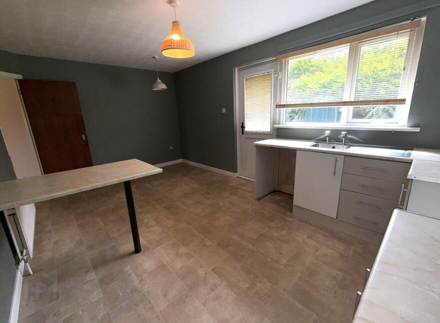 35 Meadowvale, Ballymena, BT42 4EX