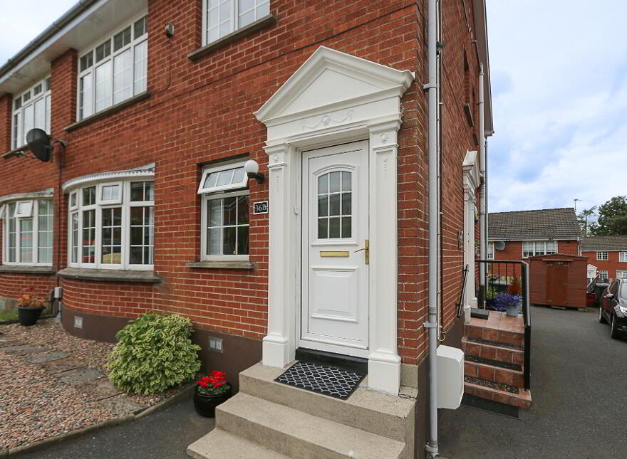36b Dundonald Heights, Belfast, BT16 1LX