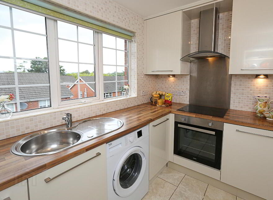 36b Dundonald Heights, Belfast, BT16 1LX