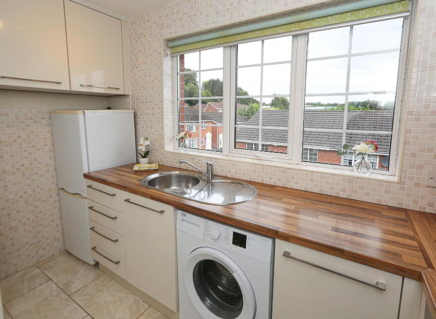 36b Dundonald Heights, Belfast, BT16 1LX