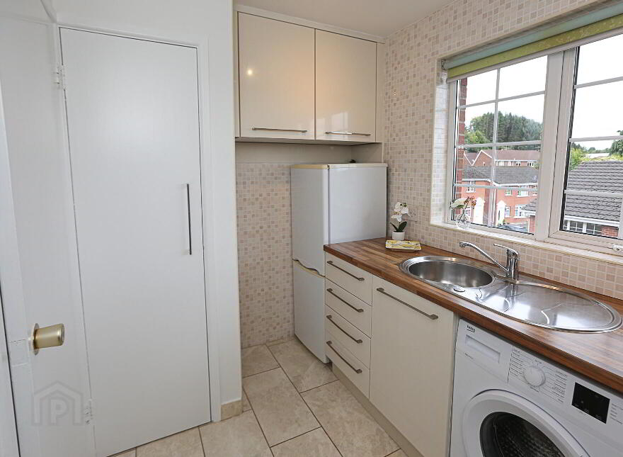 36b Dundonald Heights, Belfast, BT16 1LX