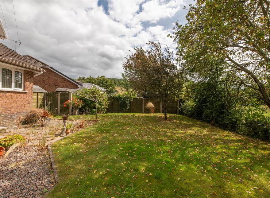 94 Kinedale Park, Ballynahinch, BT24 8YS
