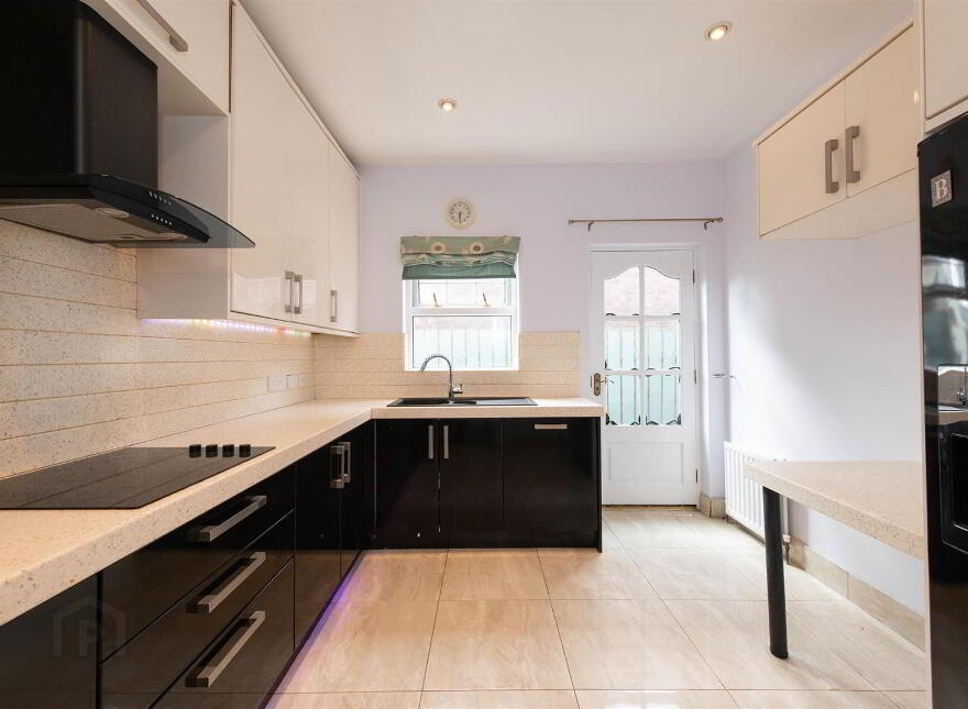 63 Oakwood Avenue, Carryduff, Belfast, BT8 8SW