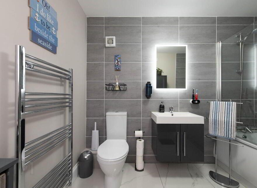 Apt 8, 1 The Tides, Carrickfergus, BT38 8GN