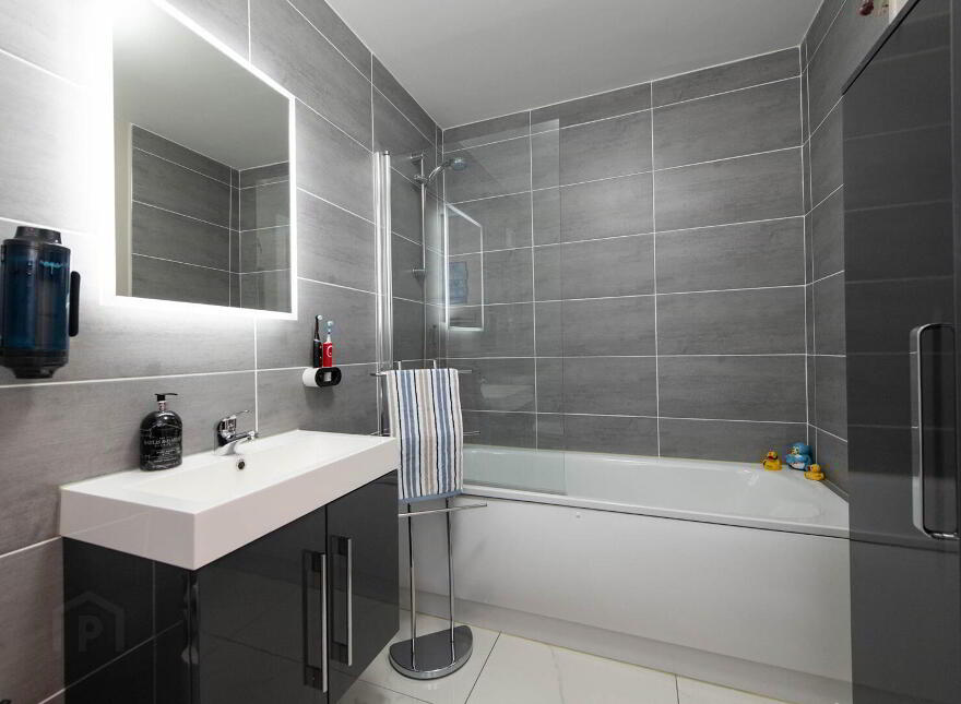 Apt 8, 1 The Tides, Carrickfergus, BT38 8GN