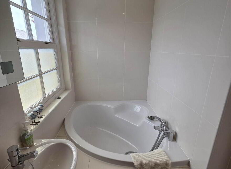 1e Strandview Road, Ballycastle, BT54 6BU