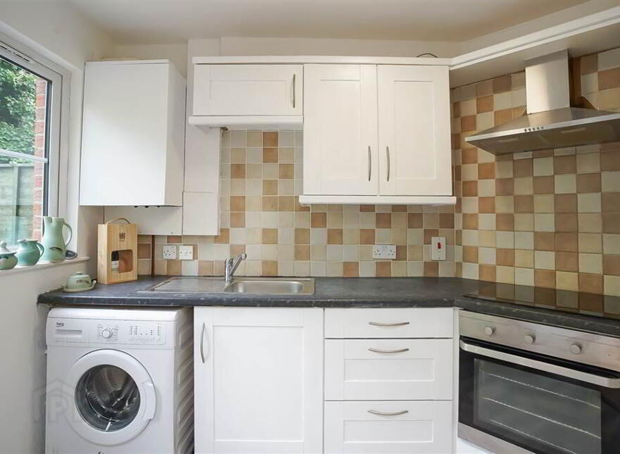 12 Hampton Place, Off Sunnyside Street, Belfast, BT7 3BZ