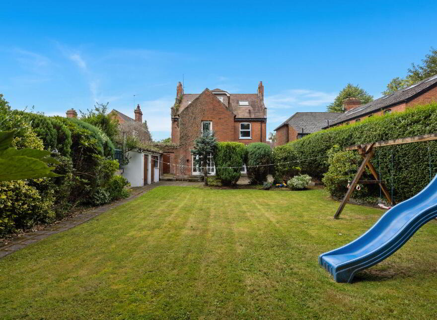 90 Balmoral Avenue, Belfast, BT9 6NY