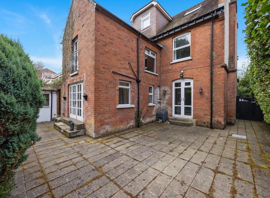 90 Balmoral Avenue, Belfast, BT9 6NY