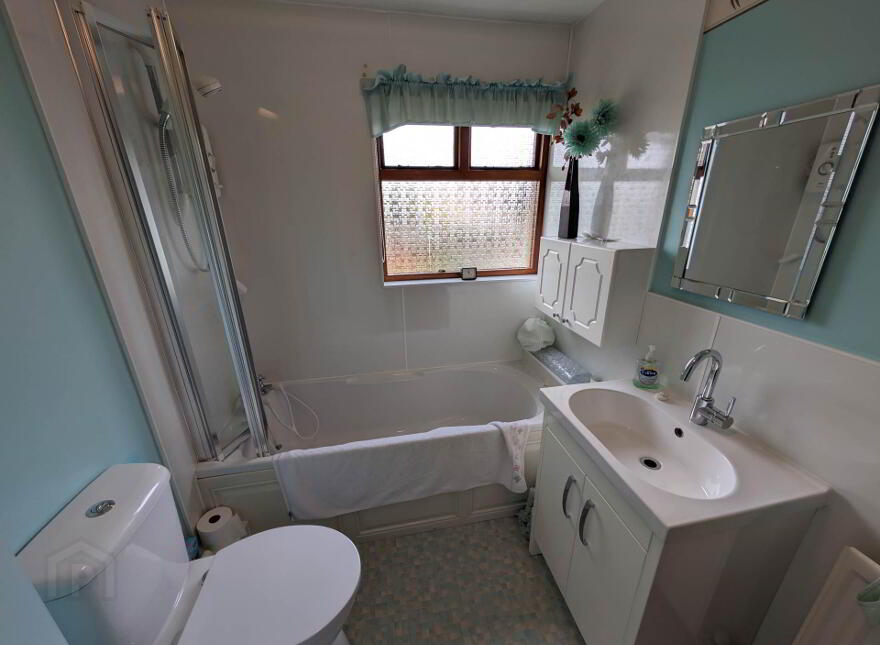 43 Killyglen Road, Larne, BT40 2HT