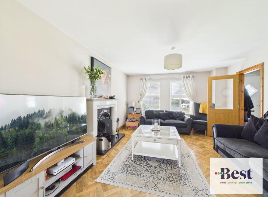 30 Oakdene, Larne, BT40 2FD