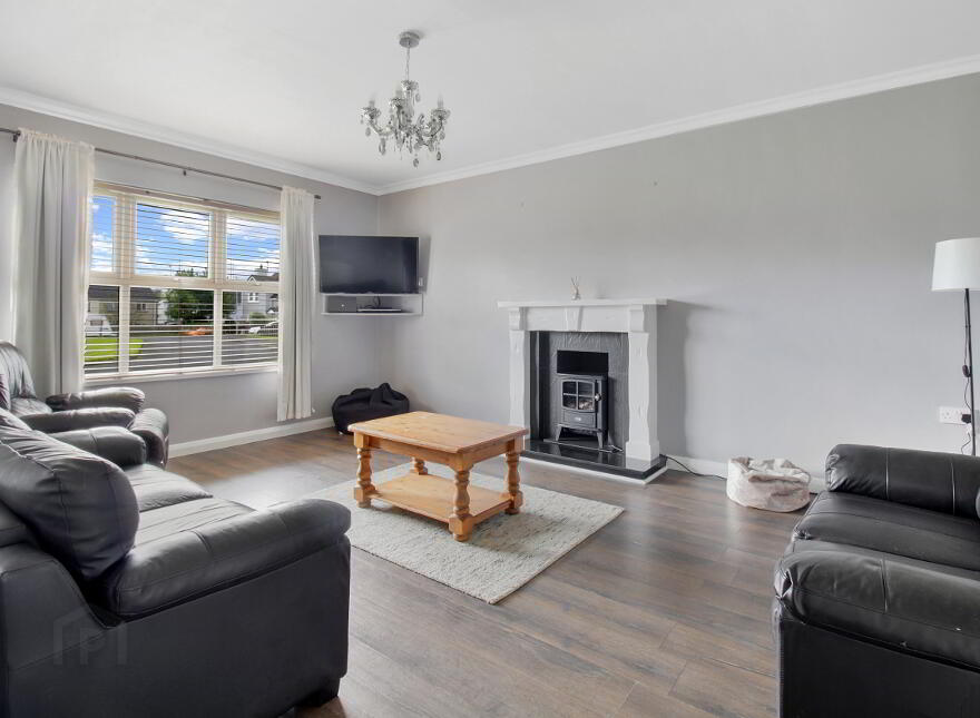 27 Orchard Grove, Newtowncunningham, F93W326