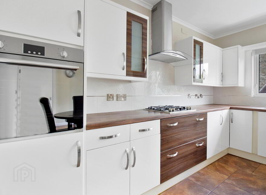 27 Orchard Grove, Newtowncunningham, F93W326