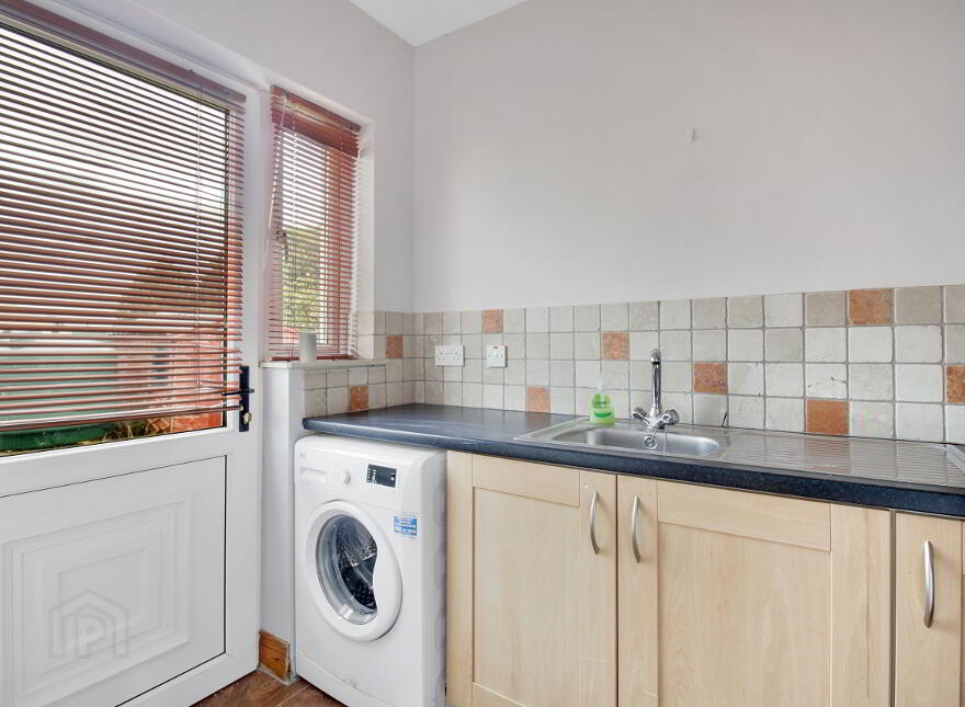 27 Orchard Grove, Newtowncunningham, F93W326