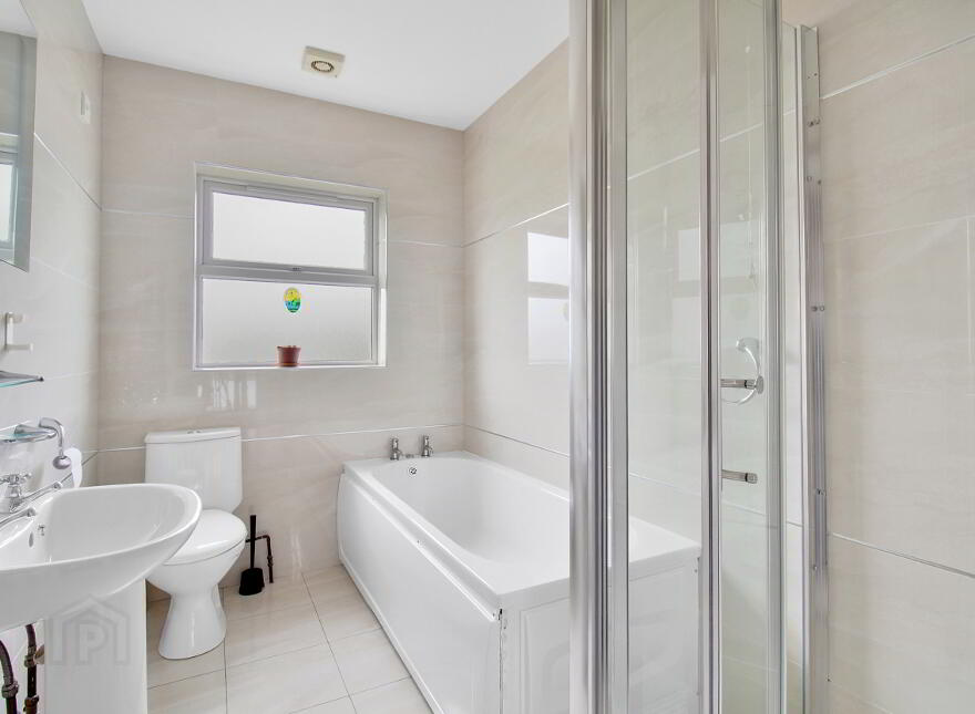 27 Orchard Grove, Newtowncunningham, F93W326