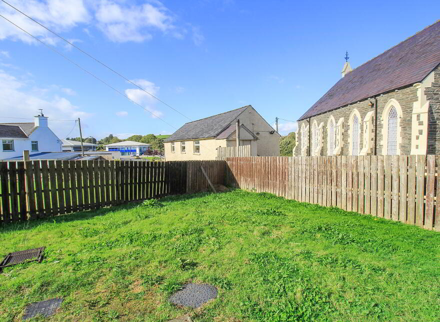 27 Orchard Grove, Newtowncunningham, F93W326