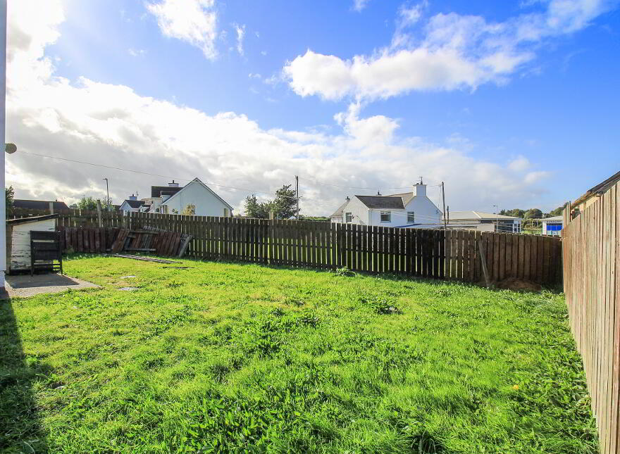 27 Orchard Grove, Newtowncunningham, F93W326