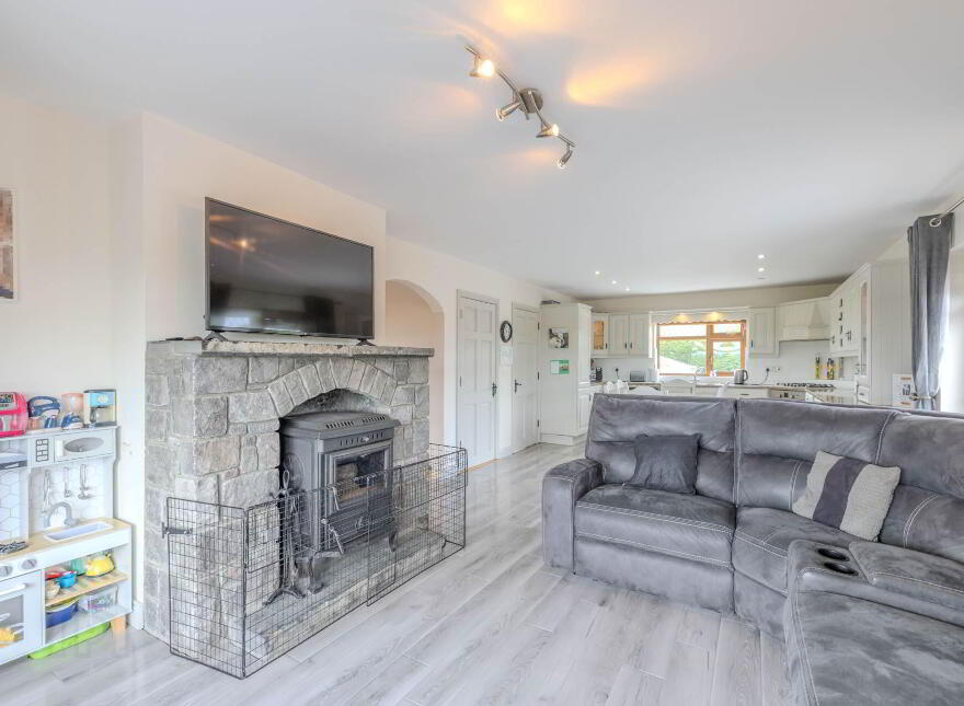 Crossrah, Mountnugent, A82W5R2
