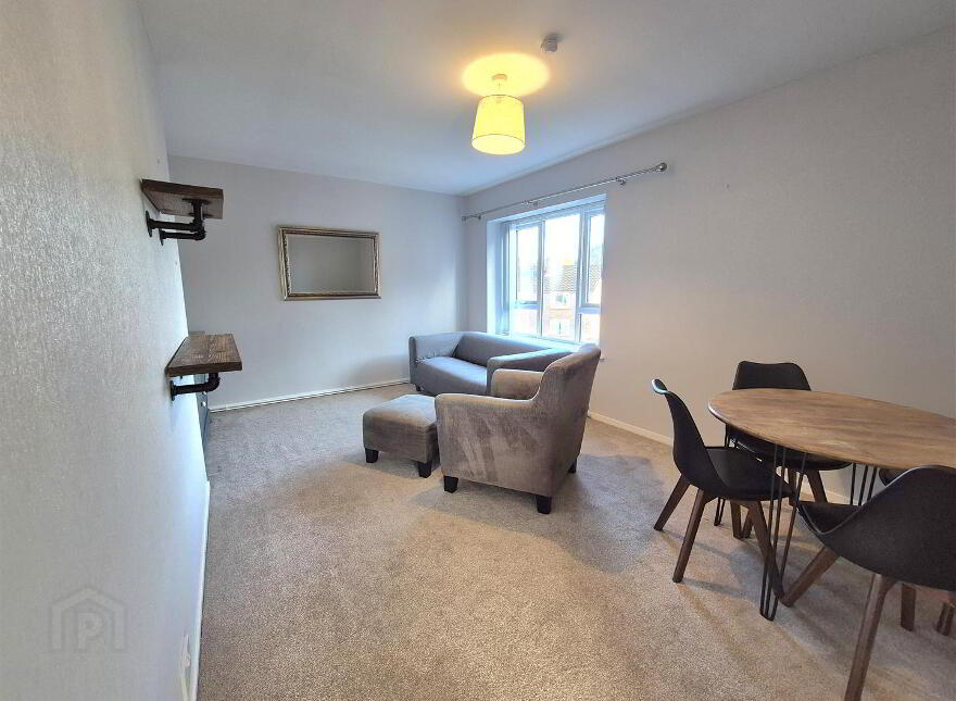 15B Belvoir Crescent, Belfast, BT8 7EJ
