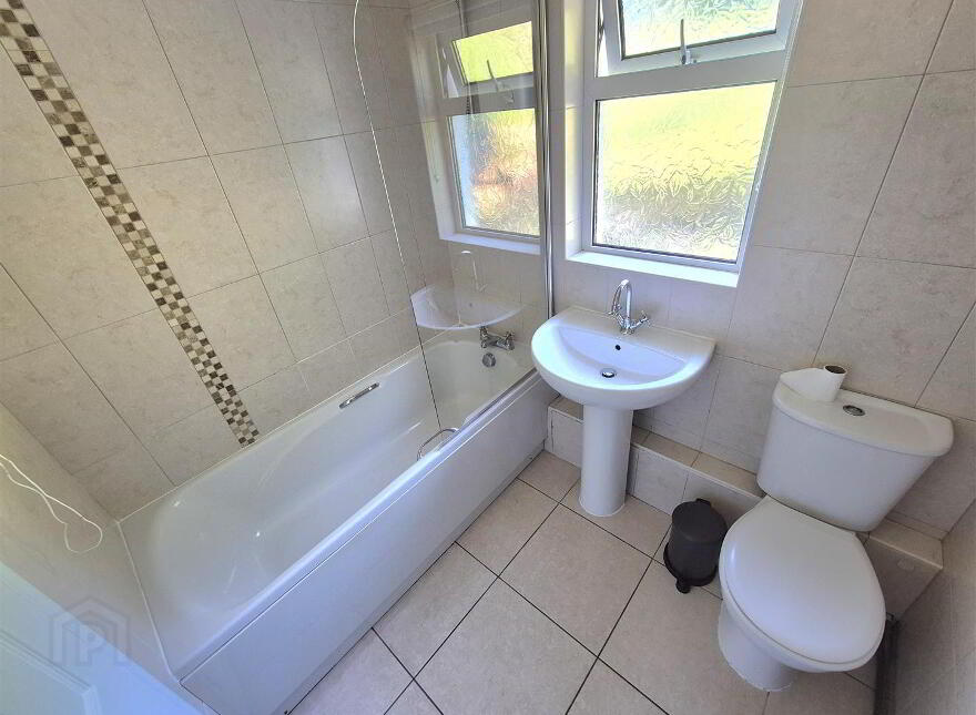 15B Belvoir Crescent, Belfast, BT8 7EJ