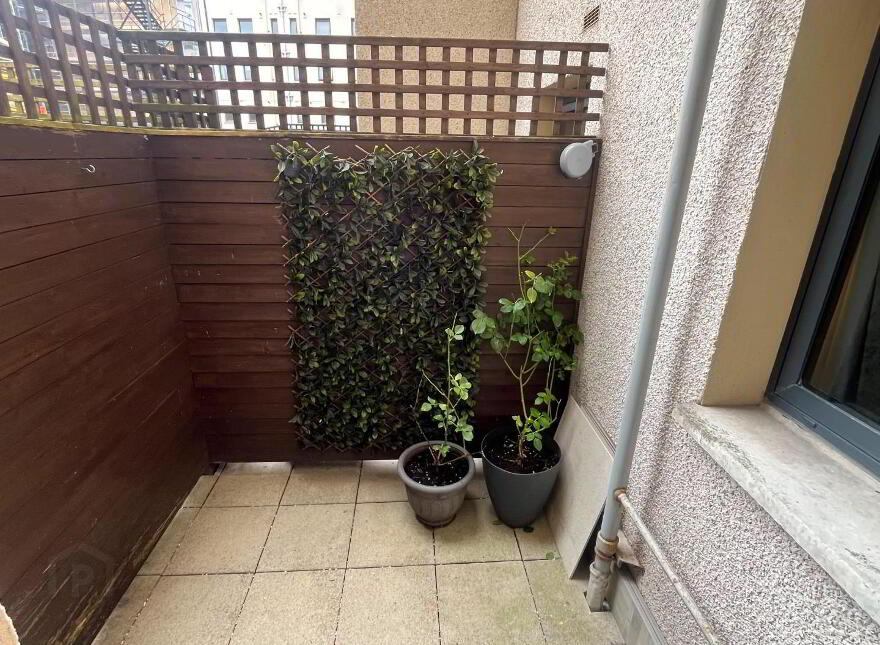 18 Queens Square, Belfast, BT1 3FF