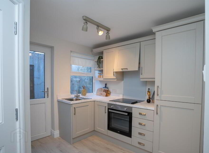 17 Kitchener Street, Belfast, BT12 6LE