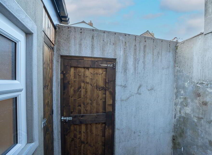 17 Kitchener Street, Belfast, BT12 6LE