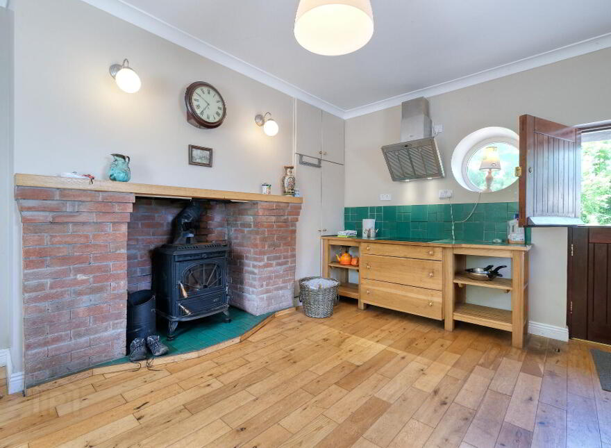 Killinbore, Colehill, N39Y9W6