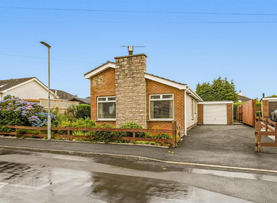 17 Moyra Park, Saintfield, BT24 7BG