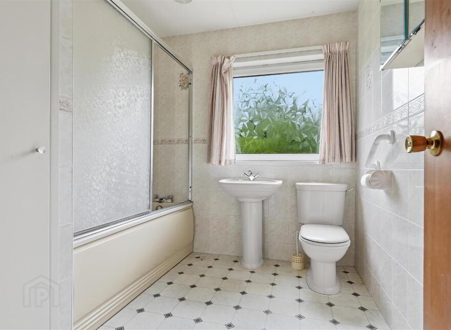17 Moyra Park, Saintfield, BT24 7BG