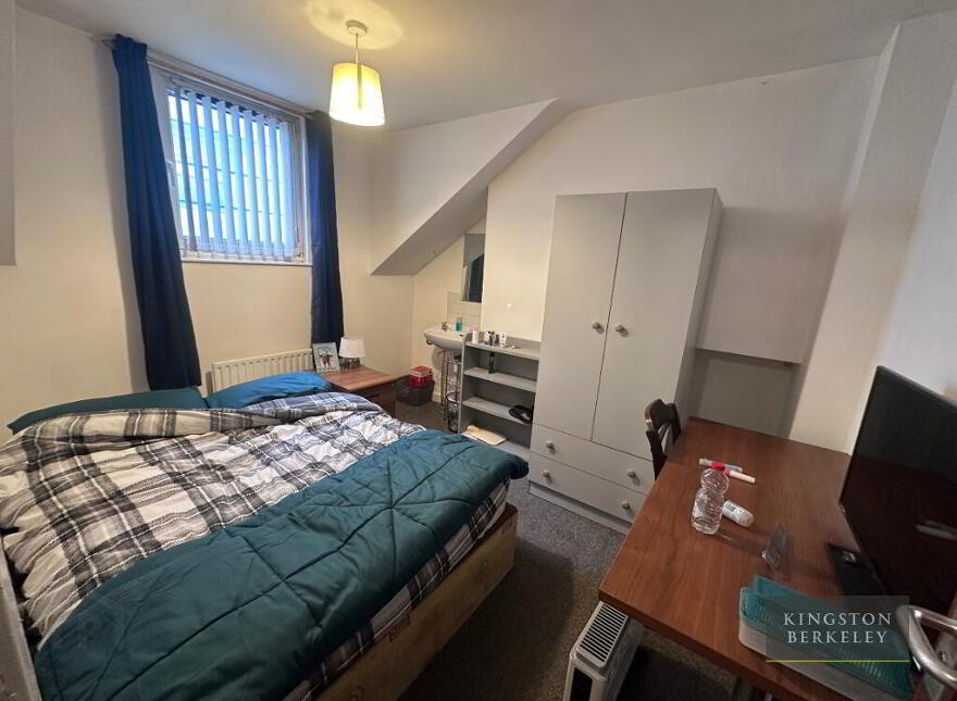 (HMO Registered), 61 Dunluce Avenue, Lisburn Road, Belfast South, Belfast, BT9 7AW