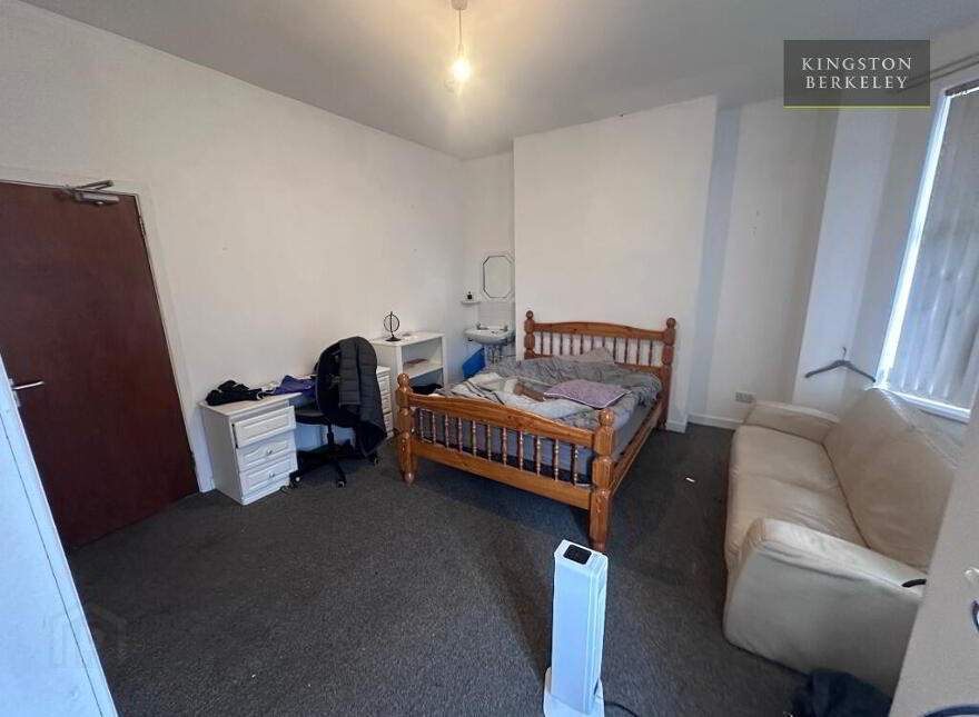 (HMO Registered), 61 Dunluce Avenue, Lisburn Road, Belfast South, Belfast, BT9 7AW