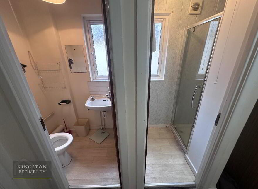 (HMO Registered), 61 Dunluce Avenue, Lisburn Road, Belfast South, Belfast, BT9 7AW