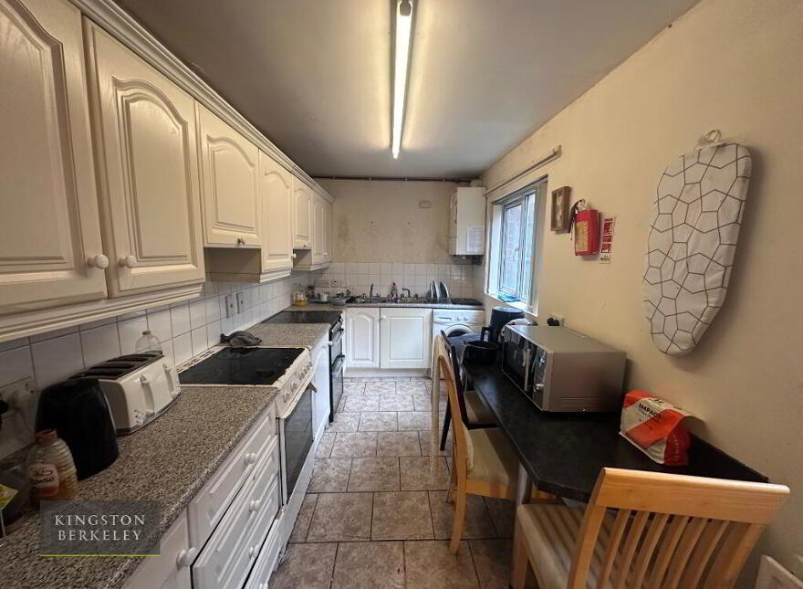 (HMO Registered), 61 Dunluce Avenue, Lisburn Road, Belfast South, Belfast, BT9 7AW